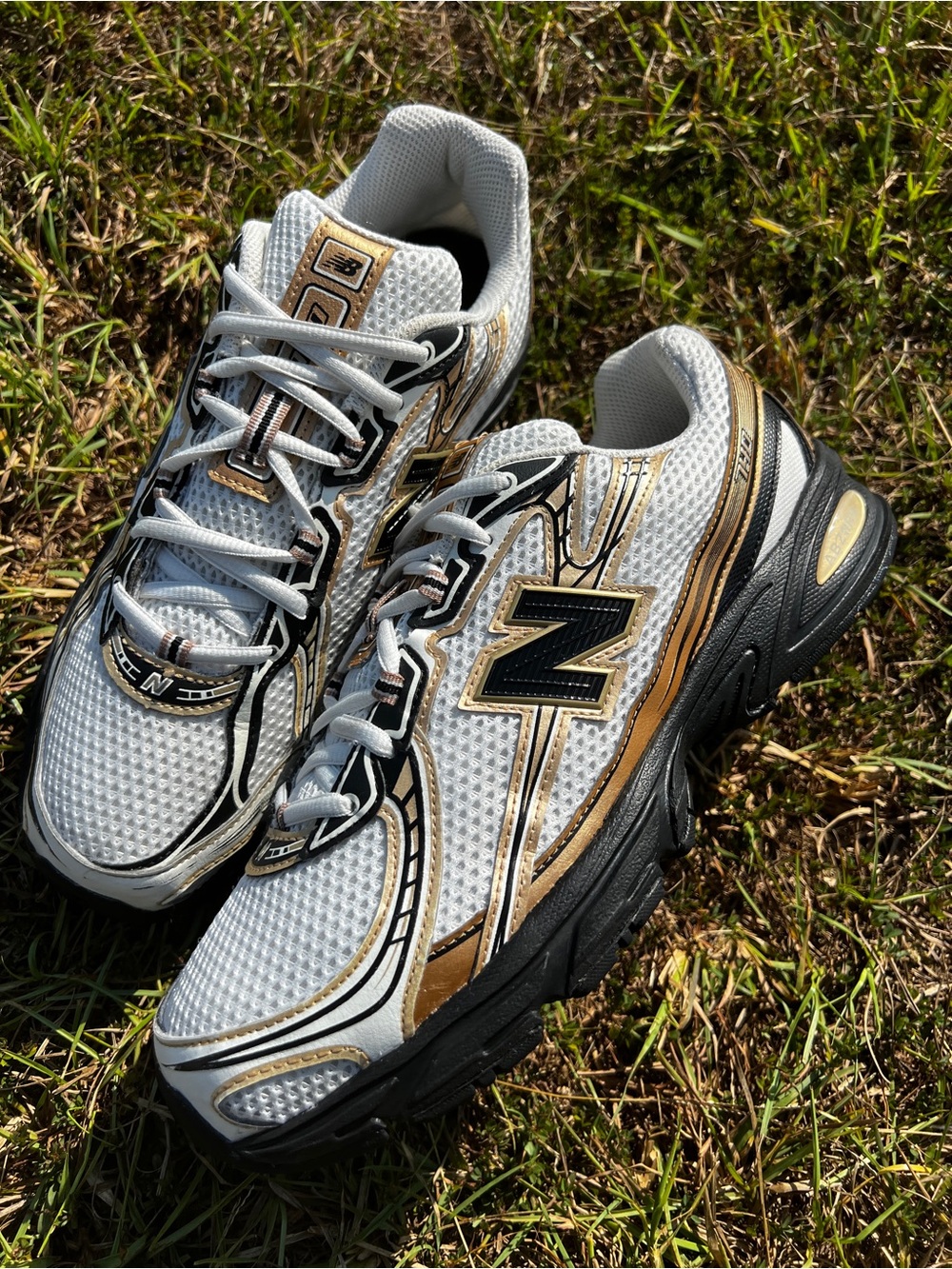 CLEAN New Balance size 9.5 Mens 740 Gold White Running shoes